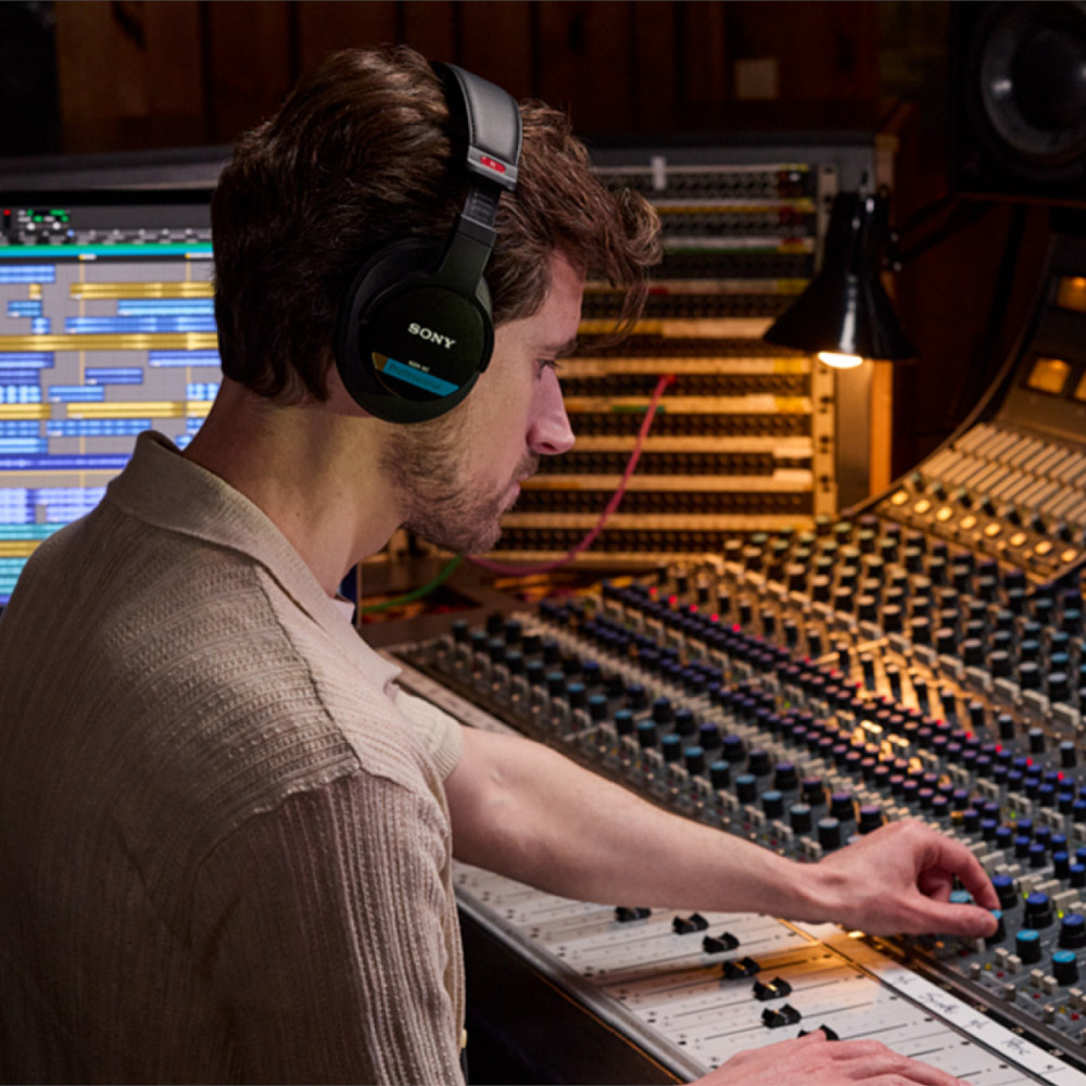 Sony MDR-M1 Headphones - Image 10