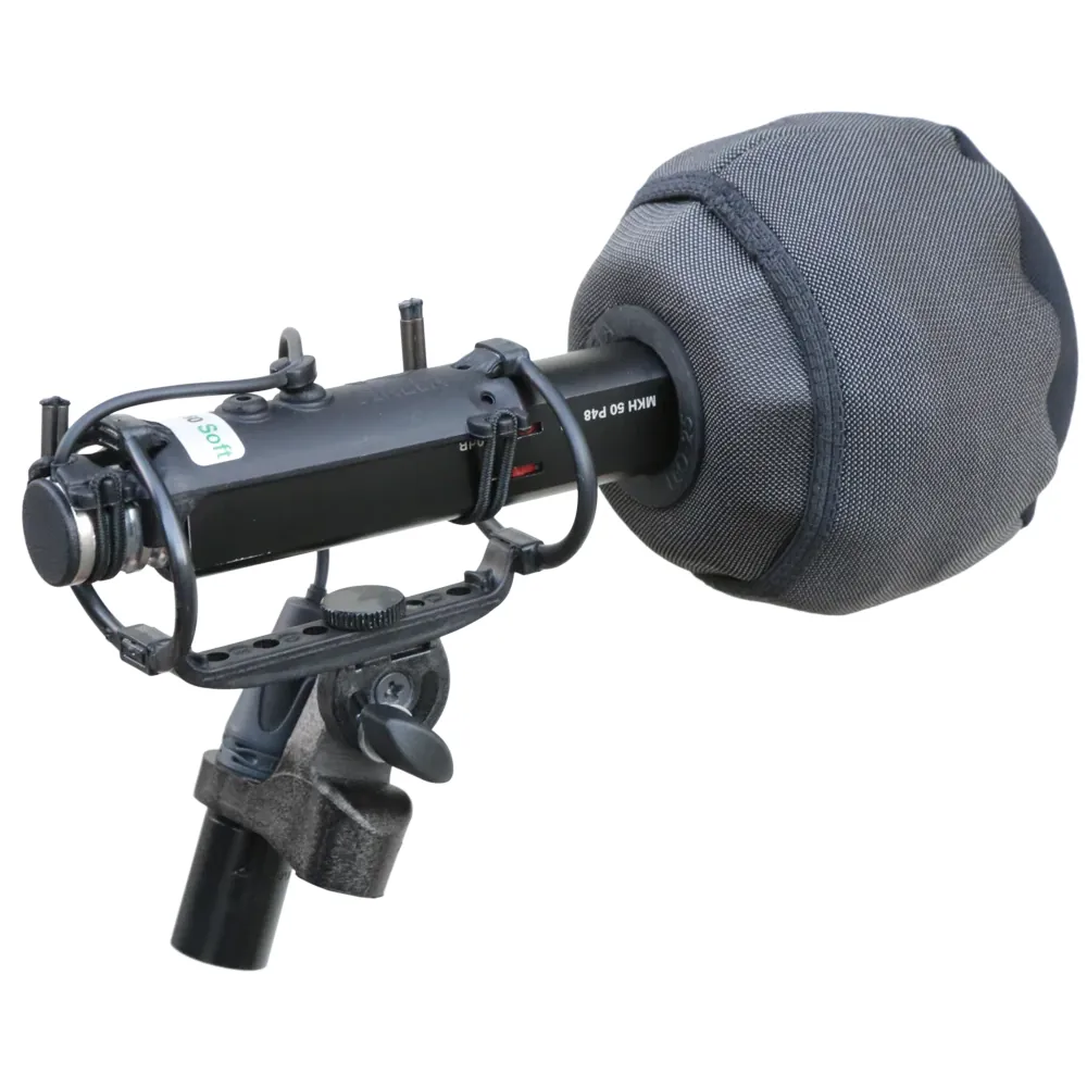 Cinela LEONARD Windscreen: LEONARD ball on a microphone in a suspension.