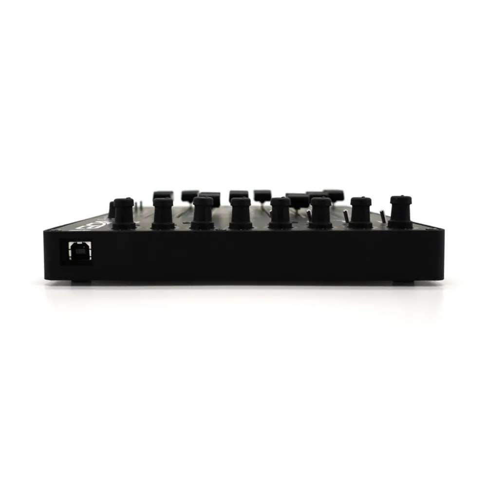 VDB Finger Control Surface 8, rear edge with the USB-B port.