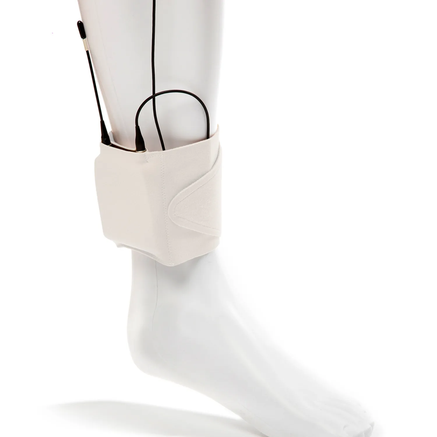 Viviana Straps Extreme Ankle in white, worn on a mannequin's ankle with a bodypack transmitter in the pouch and its cable looped above.