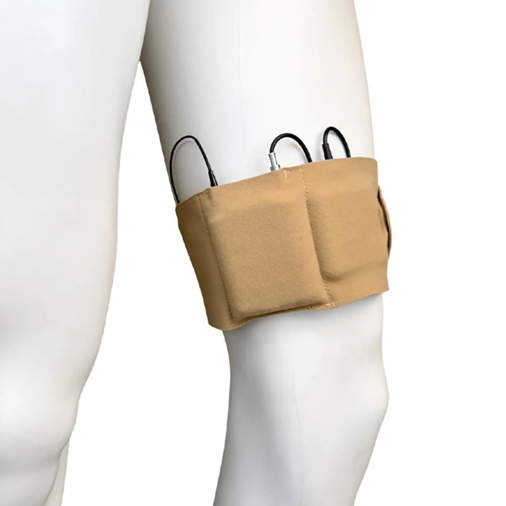 Viviana Pebble Body Wave Antenna: the Pebble worn on the thigh in a strap.